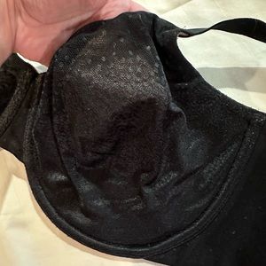 38 DDD Wacoal Black Underwire Bra.  Like New.
